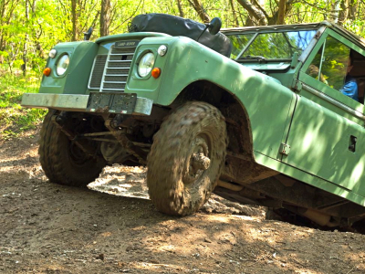 Celodenní trénink řízení LAND ROVER OFF-ROAD