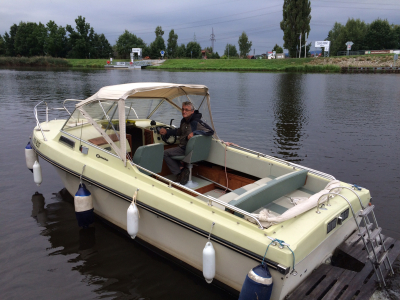 Plavba po Vltavě na motorovém člunu